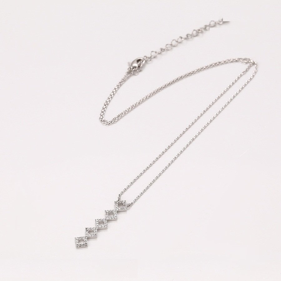 Hvidguld belagt halskæde med små "diamant"zirkoner- 43391