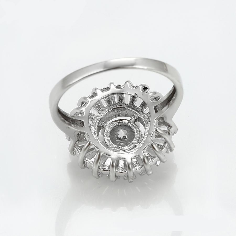 Prinsesse ring som er hvidguld belagt med store hvide zirkoner-10101